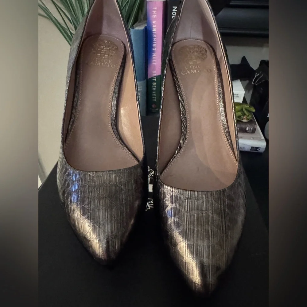 Brand New- Vince Camuto Women’s Snake Skin Platform Pump- Size 9.5